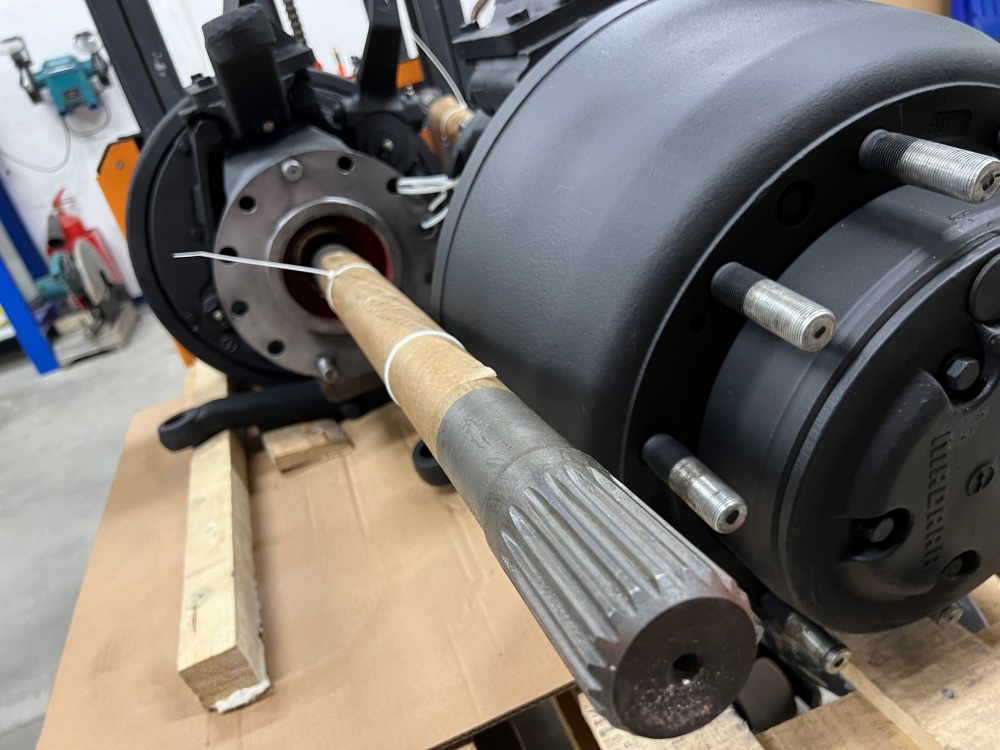 Колесно-ступичная группа переднего моста левая 6522,65225,65226,65228/ Мадара 340-023-7401