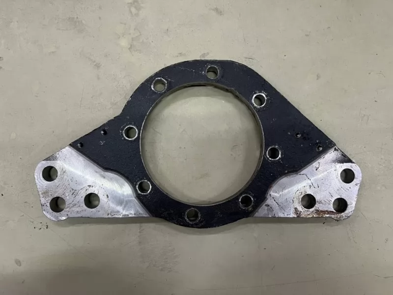 Кронштейн передненго тормоза левый а/м КамАЗ 5490 (снят с новой балки) / ПАО КамАЗ 5360-3501015